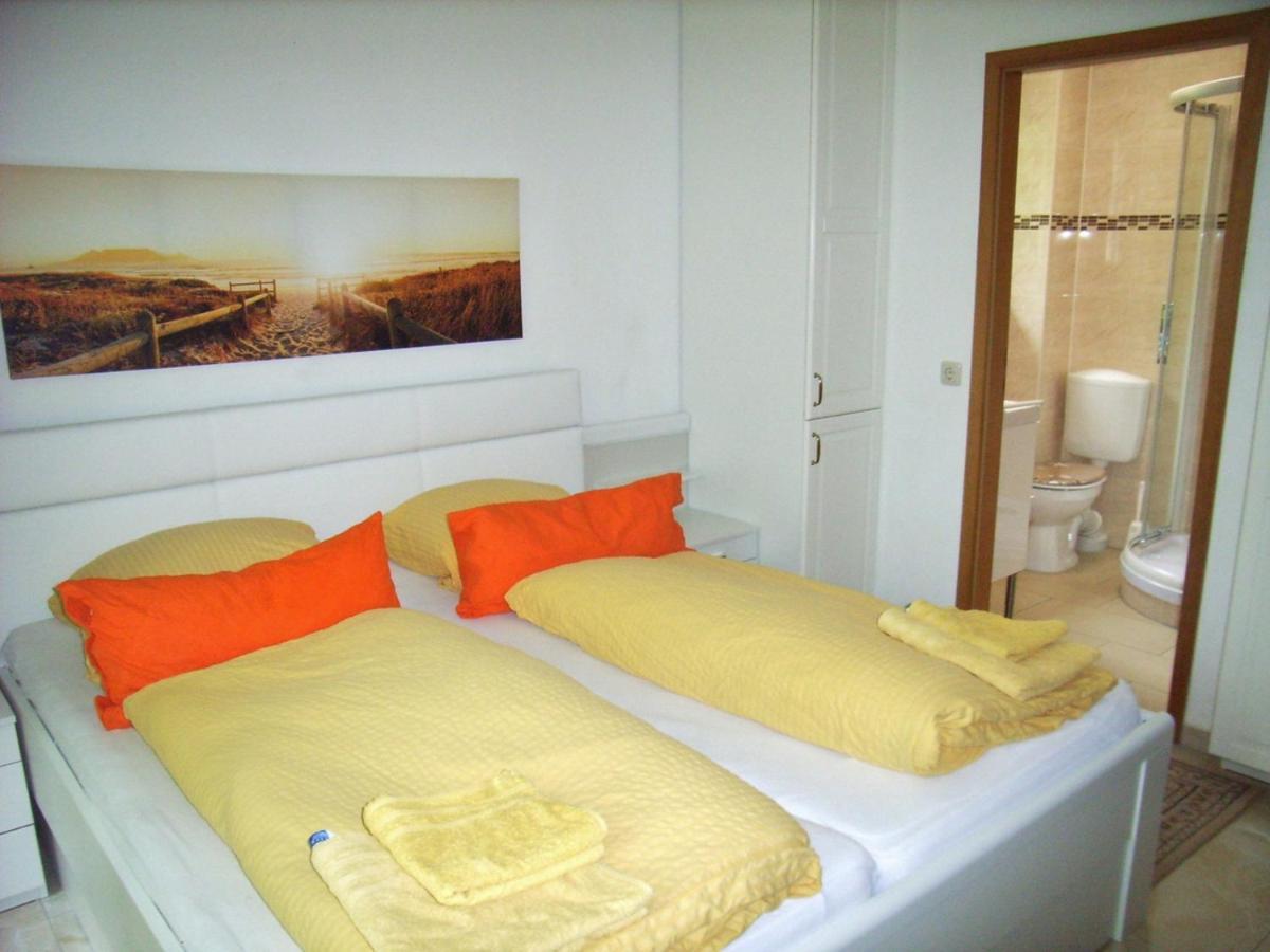Ostsee Hotel-Pension An Der Lindenallee Бад Доберан Екстериор снимка