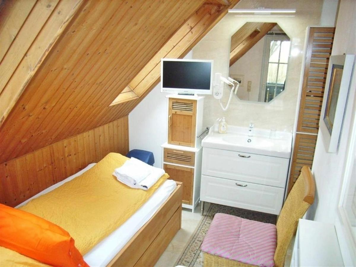 Ostsee Hotel-Pension An Der Lindenallee Бад Доберан Екстериор снимка